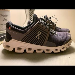 On clouds running Cloudswift shoes purple 8.5